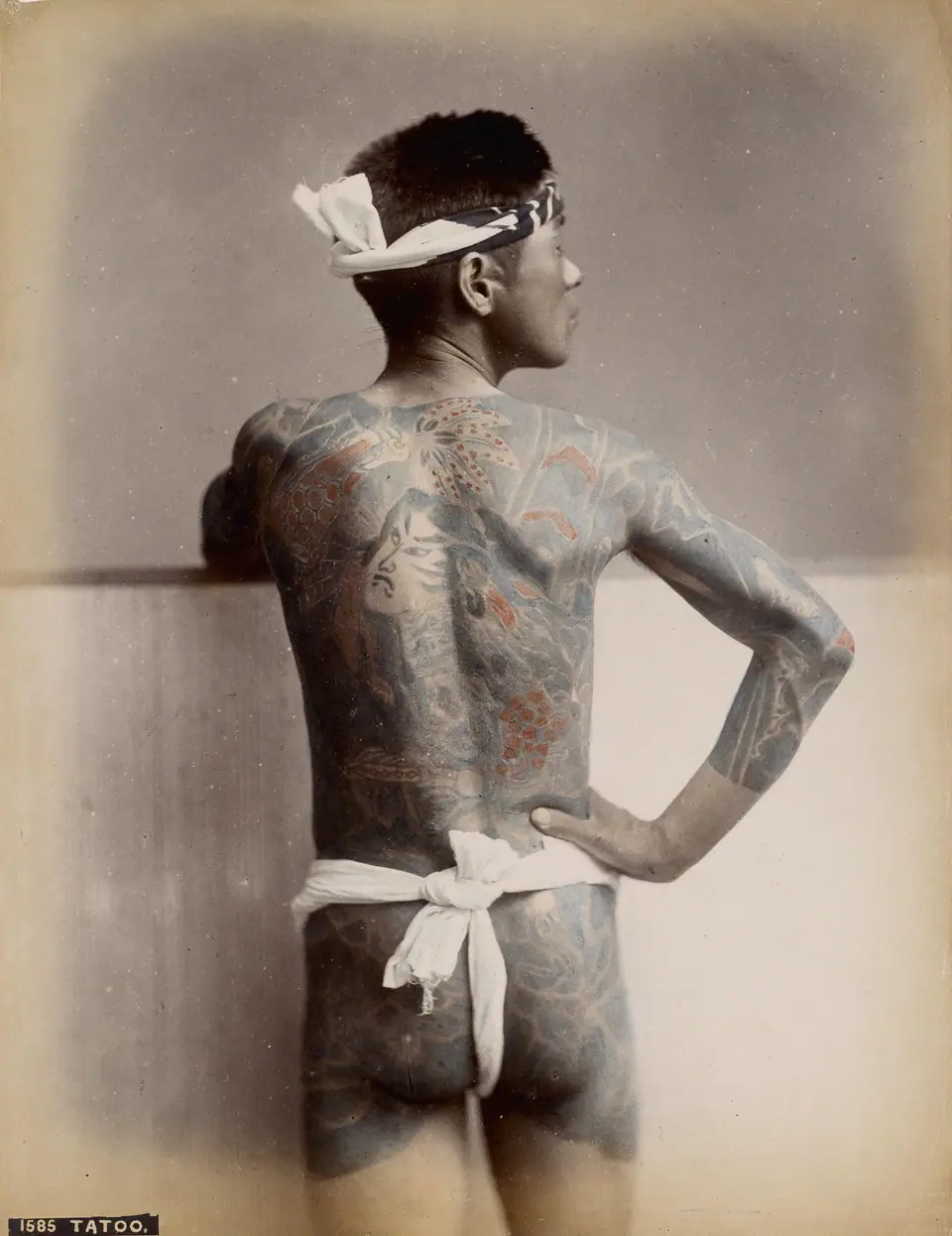 Hombre japonés del siglo XIX con irezumi de cuerpo completo, fotografía de época