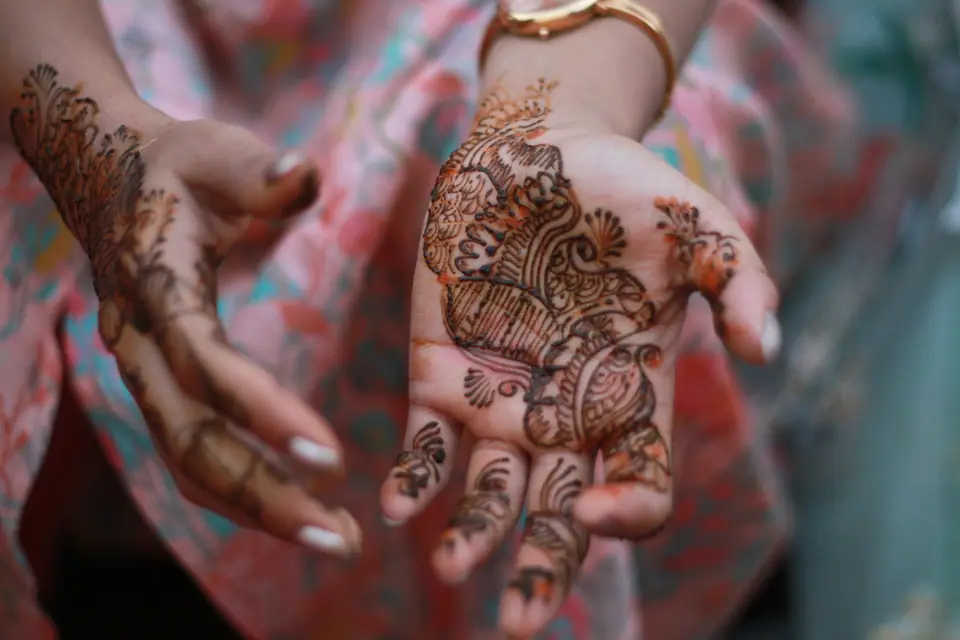 Mehndi de novia, tradición central en la boda